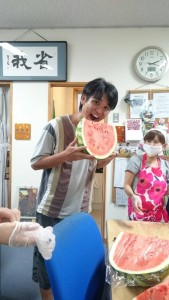 大きいのは、食いしん坊で有名な(?笑)この先生に！