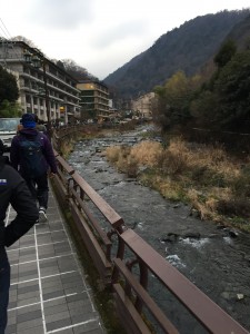 バスの急勾配・連続カーブでよもやダウンかと思われた小松崎先生を癒すかのように、いい風が吹いていました。