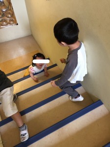 すると、白ちゃんに駆け寄る一人の男の子がいました。